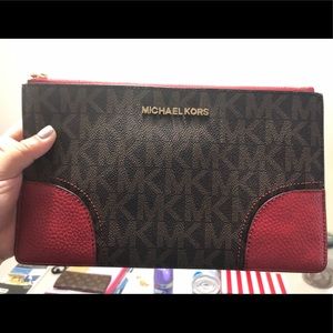 Micheal kors clutch